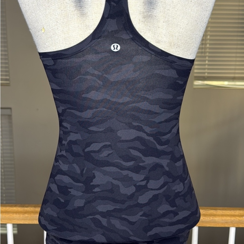 lululemon athletica Black Camouflage Tank Top size 4 - Picture 4 of 5